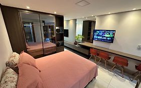 Apartamento de um quarto com varanda externa